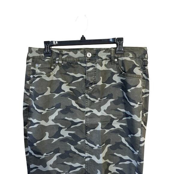 Torrid Women’s Green Camouflage Knee Length Pencil Denim Skirt Grunge Size 14 - Picture 2 of 12